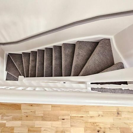 Modern 5 Bedroom Townhouse With Free Parking グラスゴー エクステリア 写真