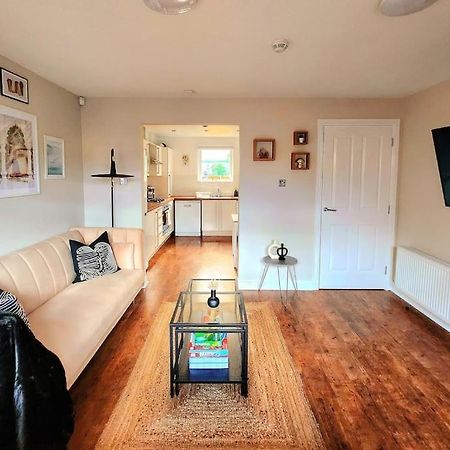 Modern 5 Bedroom Townhouse With Free Parking グラスゴー エクステリア 写真