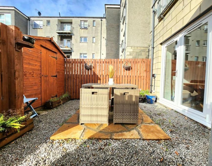 Modern 5 Bedroom Townhouse With Free Parking グラスゴー エクステリア 写真