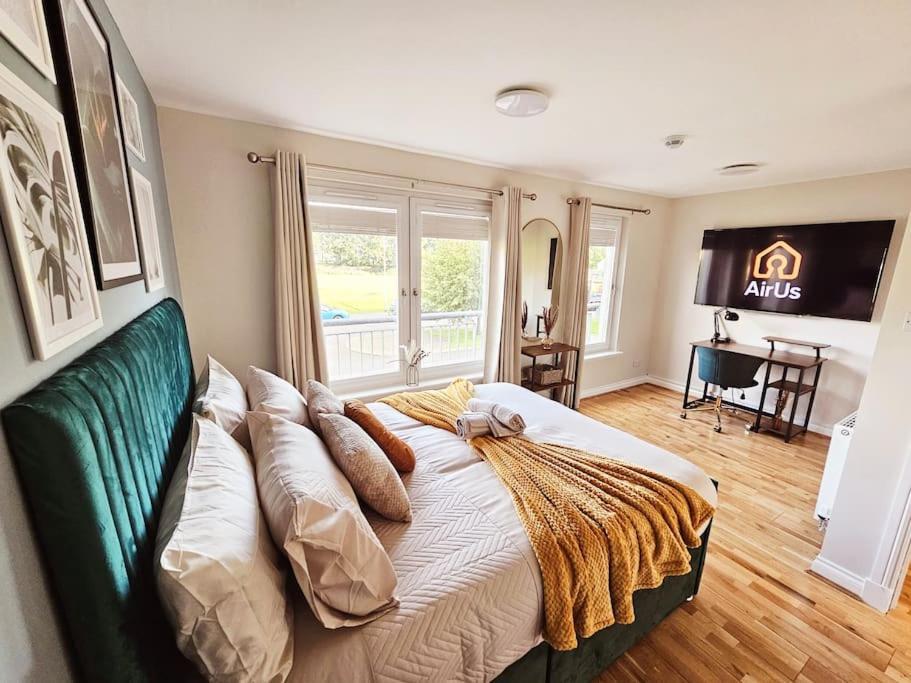 Modern 5 Bedroom Townhouse With Free Parking グラスゴー エクステリア 写真