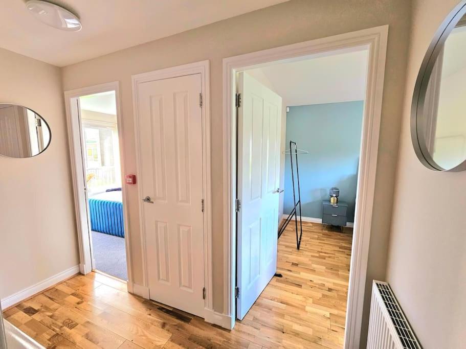 Modern 5 Bedroom Townhouse With Free Parking グラスゴー エクステリア 写真