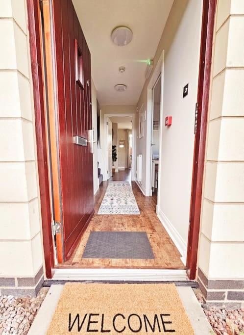 Modern 5 Bedroom Townhouse With Free Parking グラスゴー エクステリア 写真