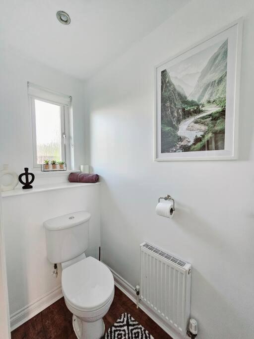 Modern 5 Bedroom Townhouse With Free Parking グラスゴー エクステリア 写真