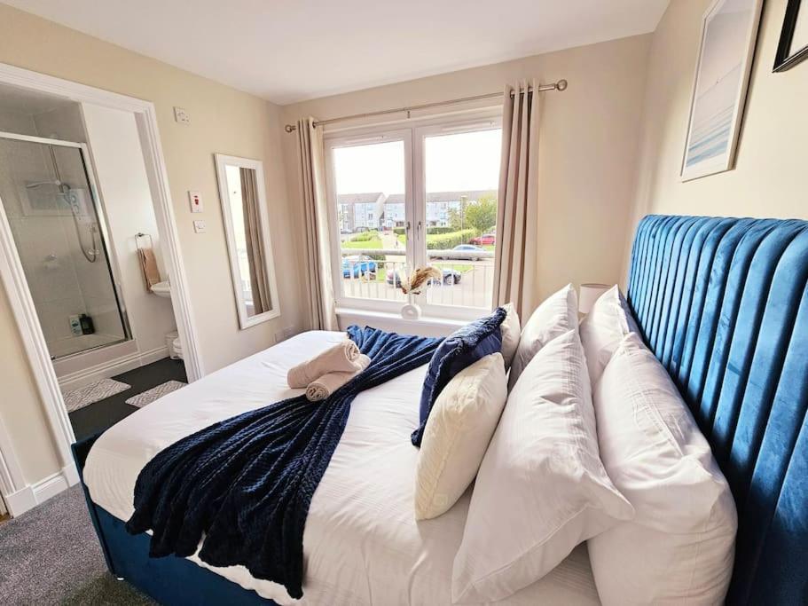 Modern 5 Bedroom Townhouse With Free Parking グラスゴー エクステリア 写真