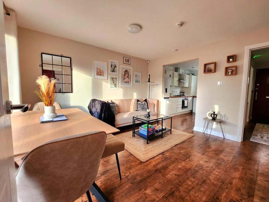 Modern 5 Bedroom Townhouse With Free Parking グラスゴー エクステリア 写真