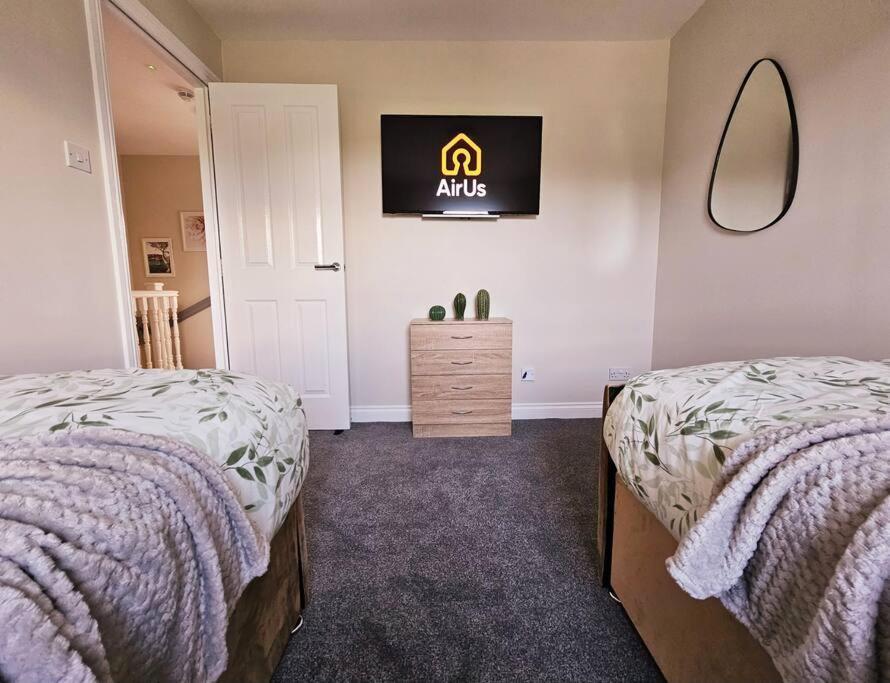 Modern 5 Bedroom Townhouse With Free Parking グラスゴー エクステリア 写真