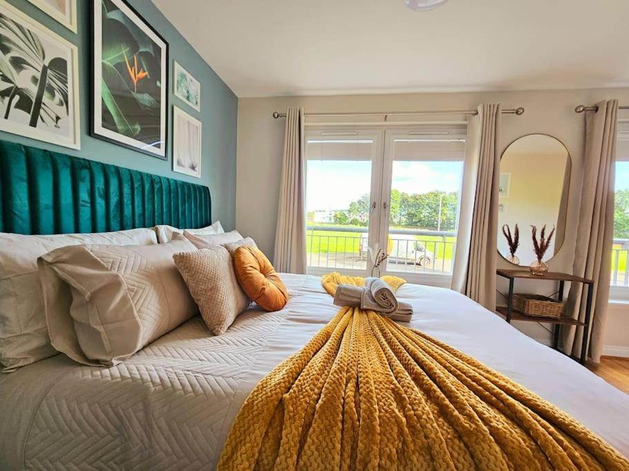 Modern 5 Bedroom Townhouse With Free Parking グラスゴー エクステリア 写真