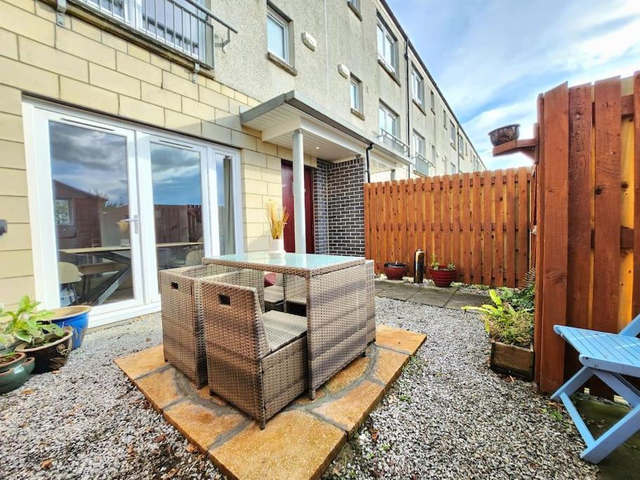 Modern 5 Bedroom Townhouse With Free Parking グラスゴー エクステリア 写真