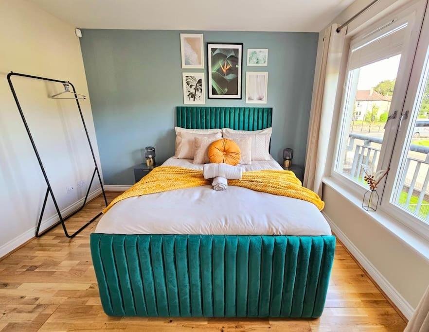 Modern 5 Bedroom Townhouse With Free Parking グラスゴー エクステリア 写真