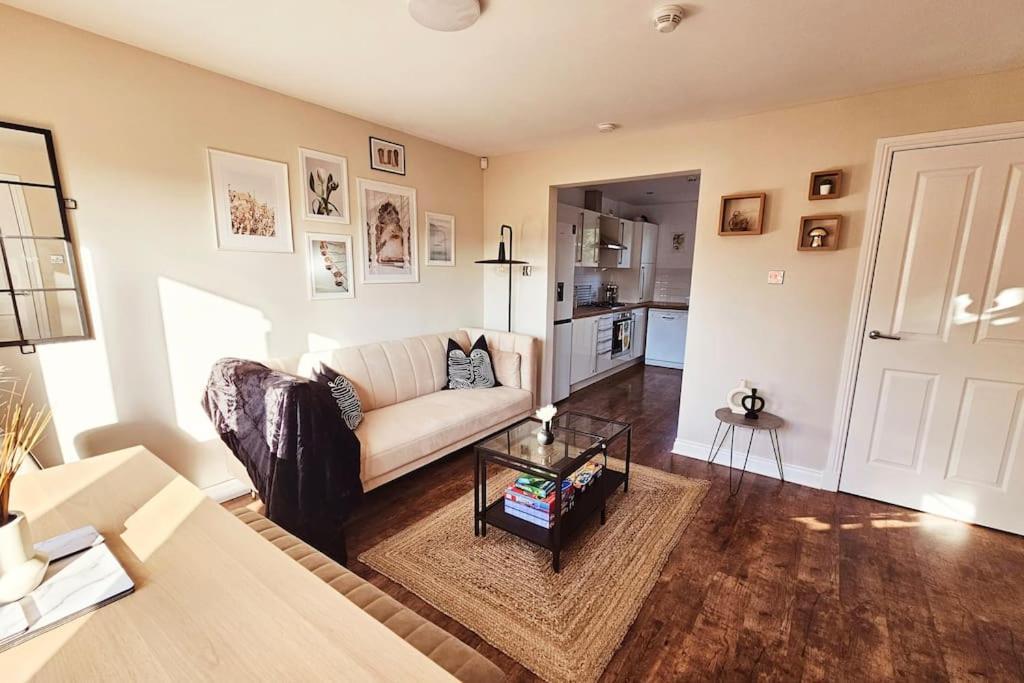 Modern 5 Bedroom Townhouse With Free Parking グラスゴー エクステリア 写真