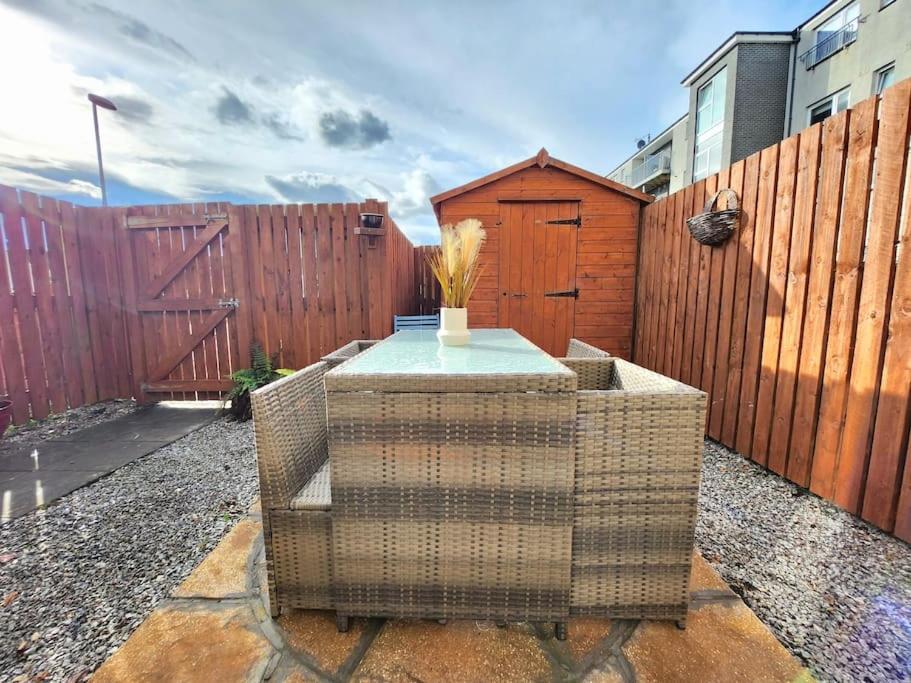Modern 5 Bedroom Townhouse With Free Parking グラスゴー エクステリア 写真