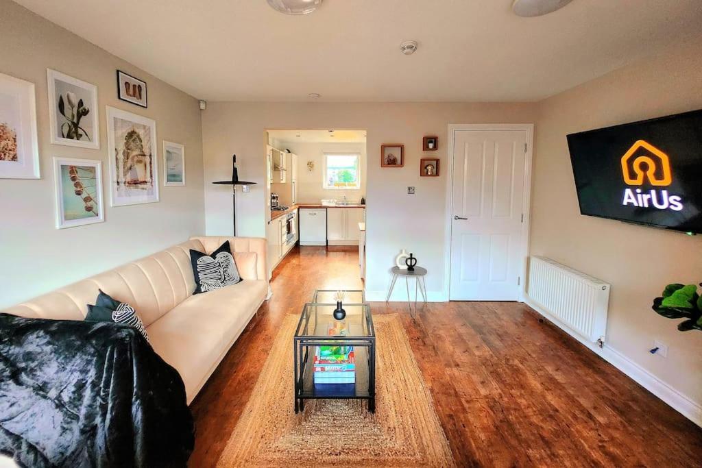 Modern 5 Bedroom Townhouse With Free Parking グラスゴー エクステリア 写真