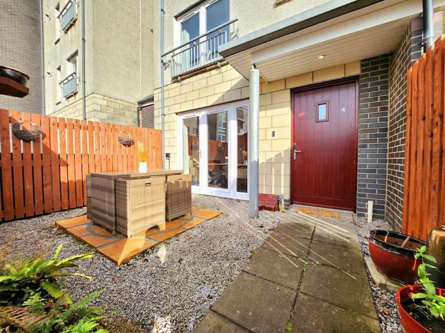 Modern 5 Bedroom Townhouse With Free Parking グラスゴー エクステリア 写真