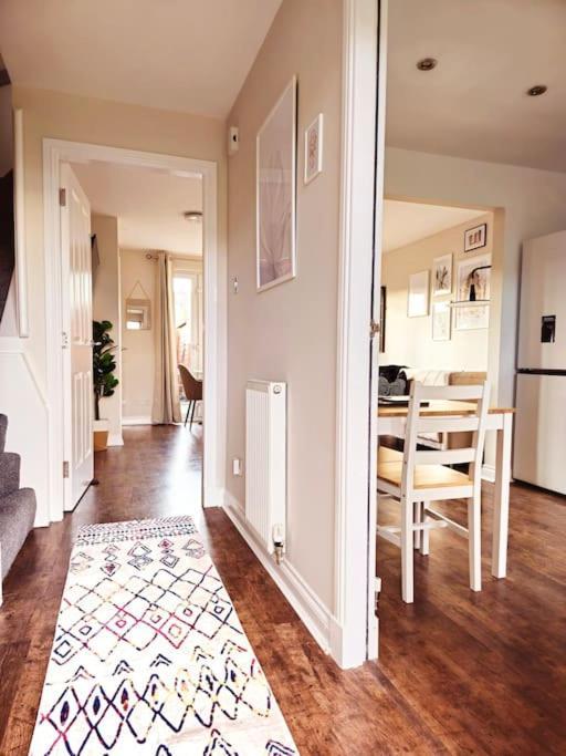 Modern 5 Bedroom Townhouse With Free Parking グラスゴー エクステリア 写真