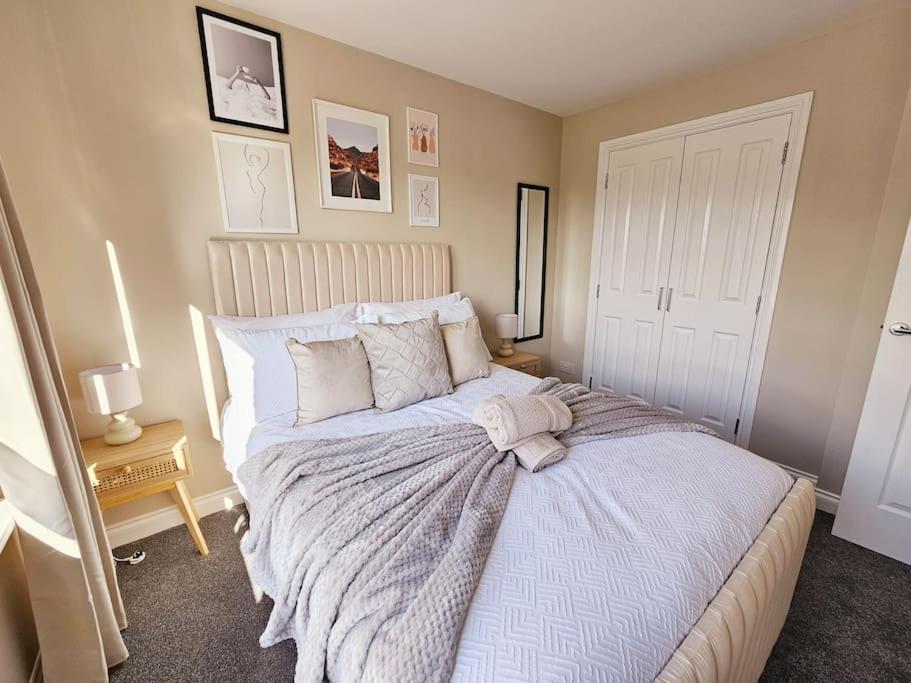 Modern 5 Bedroom Townhouse With Free Parking グラスゴー エクステリア 写真