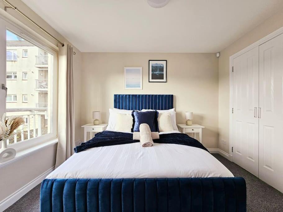Modern 5 Bedroom Townhouse With Free Parking グラスゴー エクステリア 写真