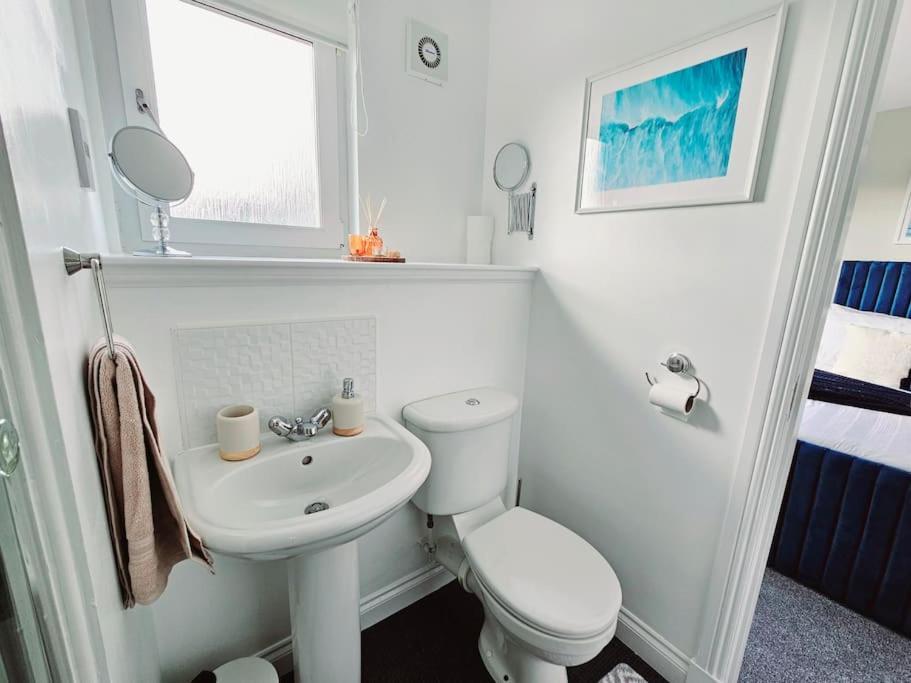 Modern 5 Bedroom Townhouse With Free Parking グラスゴー エクステリア 写真