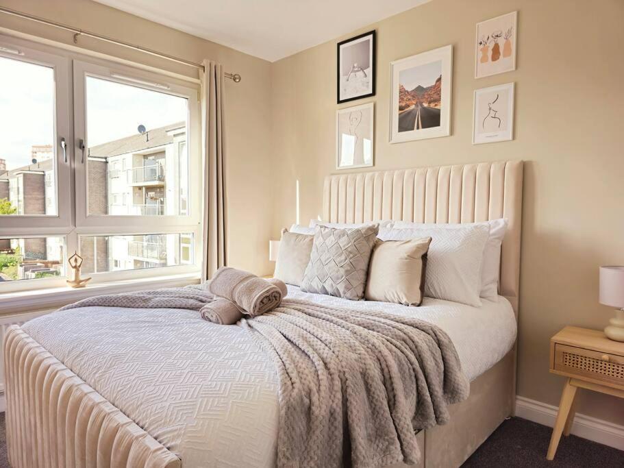 Modern 5 Bedroom Townhouse With Free Parking グラスゴー エクステリア 写真